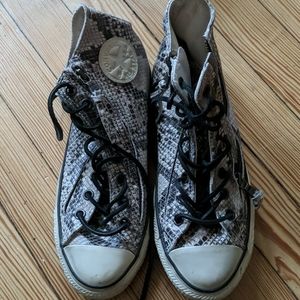 Sneak skin high top converse